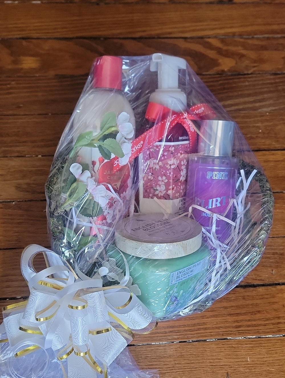 Bath & Body Works Gift Set in Pink, Green, Purple